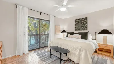 Lakefront Retreat w/ screened porch & private dock