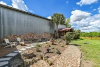3 bedroom cottage, peaceful and private, with pool, fitness, flowers and nature Hotels near Circuit of the Americas
