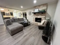 Cozy 3 BR + screened porch & FP Hotels in Taylor