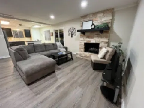 Cozy 3 BR + screened porch & FP