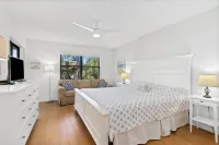 Fantastic Shorewalk Vacation 2 bed/2 bath condo/Lake view/close to IMG, beaches