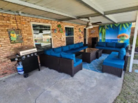 CAJUN OASIS 6br Retreat w/ pool 3mi from Casinos and Interstate 210