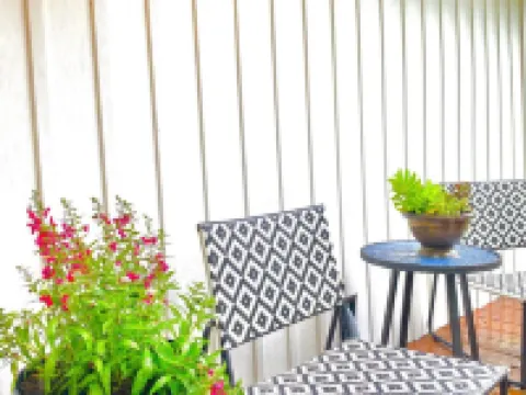 Private cottage located on The Carriage House Inn Estate Hotels in Mena