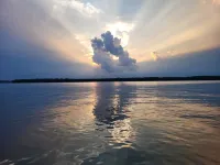 Charming and Cozy, 3-Season, Fence Lake Cottage with Beautiful Sunset View - Balkoner