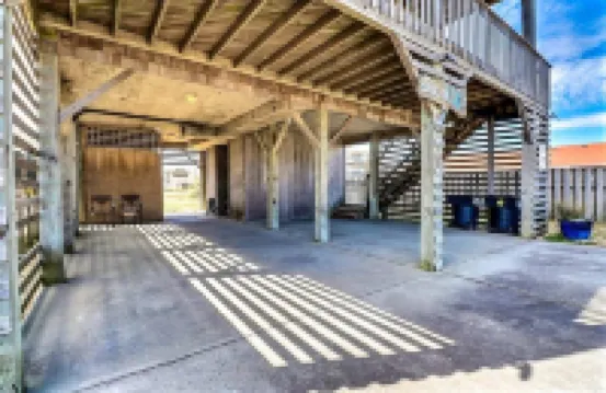 Semi-Oceanfront Gem in the Heart of Kdh - Steps to Beach, Dining & Dog Friendly!