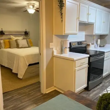 Discover Mississippi State U within 4 mins! Cozy 1-bedroom awaits.