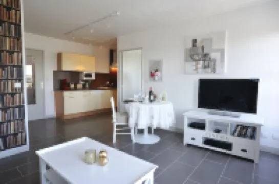 Remodeled waterfront romantic apartment downtown Honfleur. Panoramic sights