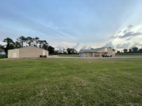 North of the Lake LodgeOutdoorsman Retreat Fairfield NC Hotels in Hyde County