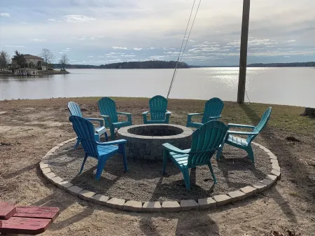 Lakefront spectacular view