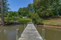 Waterfront w/Floating Dock, Kayaks~Family Home Hotel a Piankatank