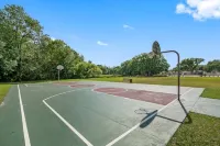 Luxury Home 7PPL / Airport / Busch Gardens Hotels in Egypt Lake-Leto