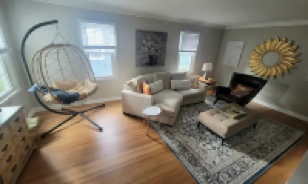 Kutzky Cottage // 3 BR, 4 Blocks to Mayo, Family & Pet Friendly, Fenced Yard