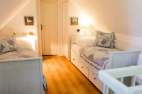 Small coach house: 10 min. to the beach, in the middle of nature, sauna & whirlpool Hotels near Haltepunkt Steilküste