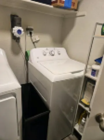 Private spacious 2-bedroom apartment - pets welcomed