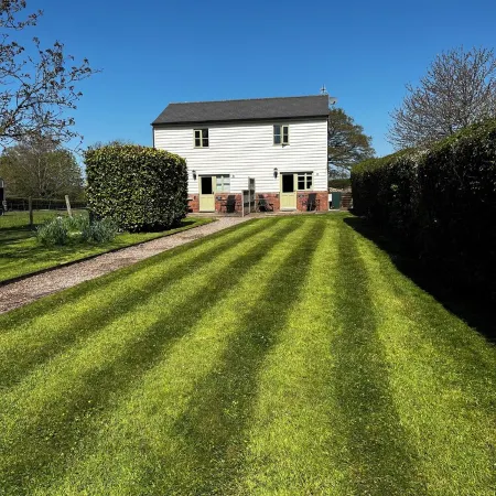 Pear Tree Cottage. 2-bedroomed cottage.  Short breaks welcome.  Free Wifi Отели рядом с достопримечательностью «Херефордский собор»