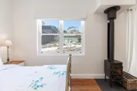 Vintners Retreat: Stylish Retreat near Sea & Vines Hotels in Aldinga Beach