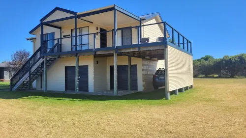 The Flagstaff Clayton Bay - relaxing getaway with water views. Sleeps up to 7