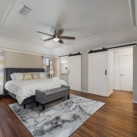 One Story House, King Beds, TV in all bedrooms, Desks, Grill and Pool.