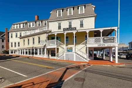 Beach condo Отели рядом с достопримечательностью «Лонг Сандс Бич»