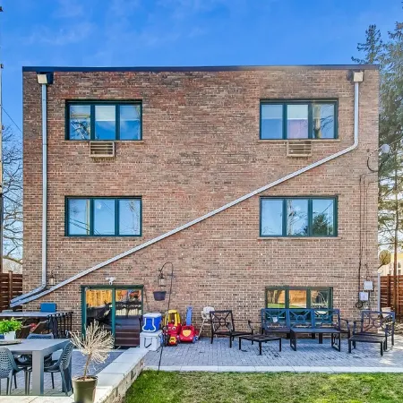 Greenhouse Inn,  Evanston Northwestern Loyola Chicago.  Kid Friendly w/parking