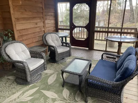 Cabins in Brier Creek near Lake Nolin State Park and Mammoth Cave