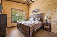 Cozy and luxurious, conveniently located between Pigeon Forge and Gatlinburg!
