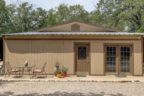 country living in a city. very close to DFW airport. in the heart of town