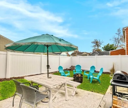 The Daydreamer - Walk To Walnut Beach, Restaurant + Shops