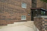 Just remodeled apartment close to airport and mall Отели в г. 