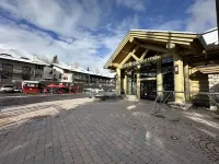 Fully Remodeled Modern Condo Steps from Warm Springs Lift
