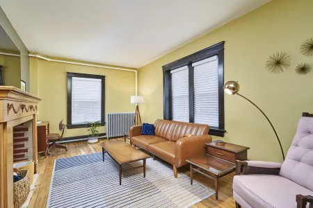 The Inn Too @ The Highland Hill Отели в г. Акрон