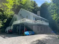 Forest Lane - Roomy Mt Snow 5 Bedroom Home with Hot Tub! Hotels in West Dover