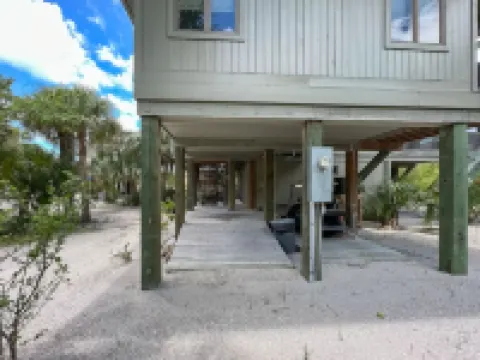 Captivating Cabana – Luxury Home, Boat Slip, Golf Cart, Pool, Pickleball, & Club