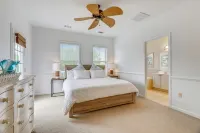 Sunset Island Beach House w/3 Large Decks,  75'' TV, quick walk to amenities