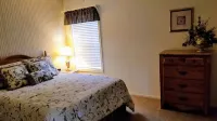 Waterfront Indian Pointe Condo, Views, Pools, Tennis and more. 17mm - Homestays