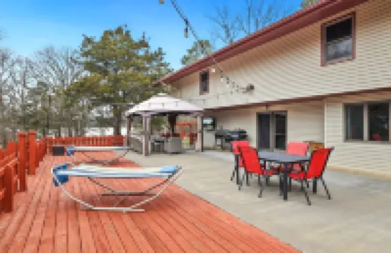 Ninnie & Papaw's Paradise Cove on Beaver Lake