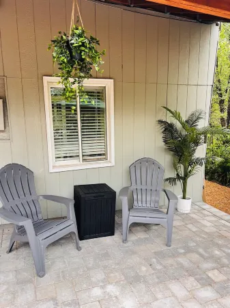 Cozy 2-bedroom house with Hot Tub in charming Colorado Springs