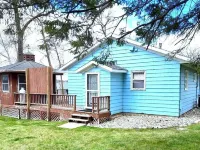 2 BR. cabin w/ 150' lakeshore on Big Stone Lake.  Property has gorgeous views!