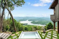 SkyHaüs @Lake Burton - World-Class Views, Infinity Hot Tub, 3 Grills, & Porches.