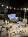 Cheerful, Newly Renovated Cottage close to Newport w/ hot tub!