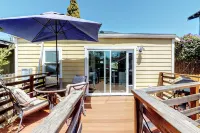 NEW Surfrider Bungalow - walk to downtown and the beach!