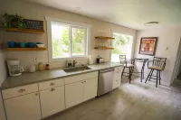 Newly remodeled cozy home with large yard. Close to U of O, Autzen, and Oakway.