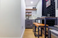 5 mins to Coral Gables/ Parking/ Fast Wi-Fi/ Laundry