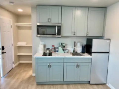 New Remodeled Upstairs Apartment Central El Cajon with AC