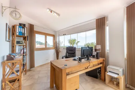 Modern-Mediterranean villa, large pool, sea view, lots of beach, sleeps 10 Отели в г. Алькала-де-Чиверт