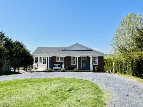 Family friendly house close to college campuses, hiking, Massanutten, and more.