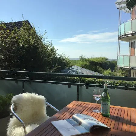 Exclusive beachfront apartment - 4 people - balcony overlooking the lake - parking