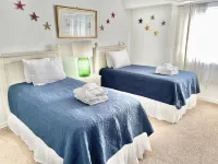 2Br 2BA New King Mattress, Walk-in Shower, Pool, Balcony, Tennis, Pickleball