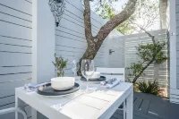 Romantic New Home for 2-Private Hot Tub/ Secluded Patio-260 Steps to Beach-Bikes - Wifi