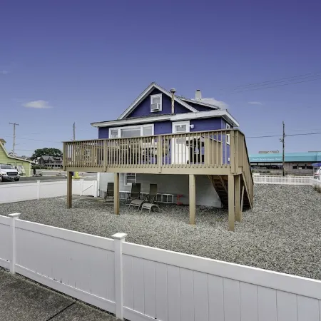 Classic Shore House in the Heart of Beach Haven